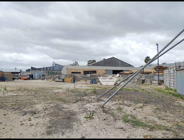 1,490M² INDUSTRIAL YARD FOR SALE IN BRACKENFELL INDUSTRIAL